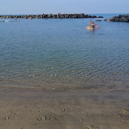 A Few Steps From The Sea Apartment Fiumicino Exterior photo